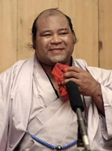 戦闘竜の肺の難病とはなに？アメリカ出身力士のプロフィールと異色の経歴